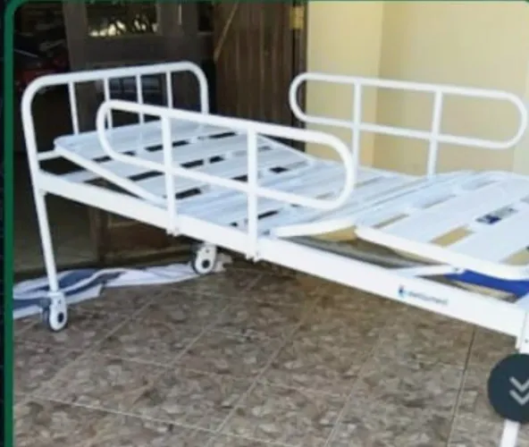 Cama e acessórios hospitalar