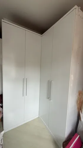 Guarda roupa de canto