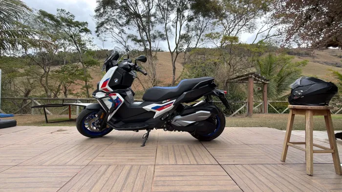 BMW C 400X Sport, 2024, único dono, com apenas 1.200km rodados. Revisada na BM.