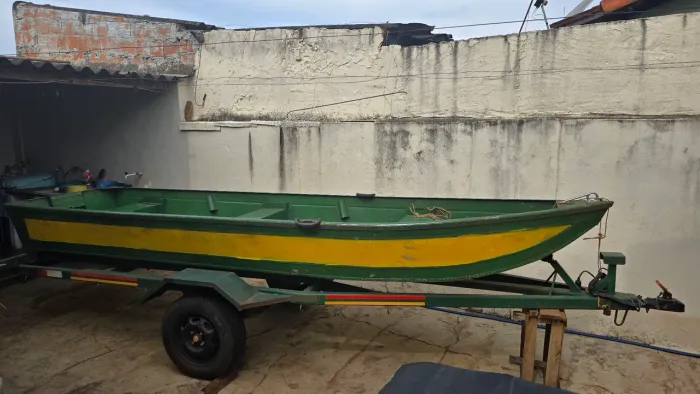 Vende-se Barco com carretinha