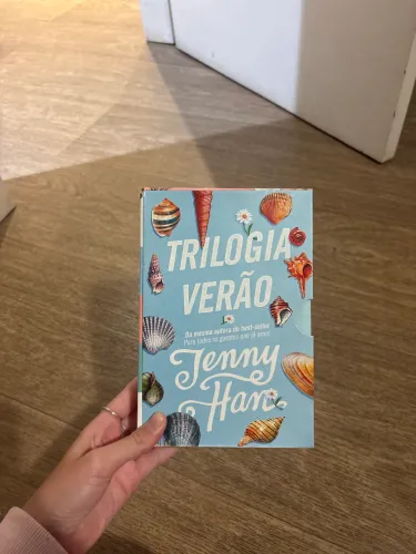 Vendo triologia de livros o verão que mudou minha vida
