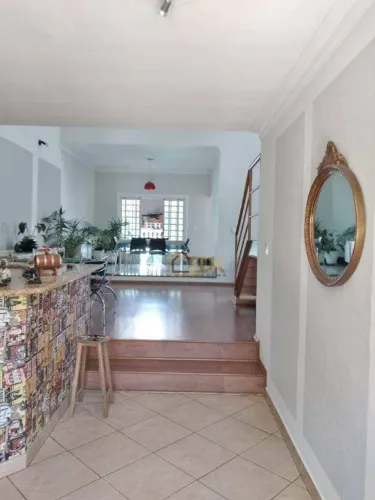 Sobrado com 4 dormitórios à venda, 357 m² por R$ 880.000,00 - Nova Guará - Guaratinguetá/S