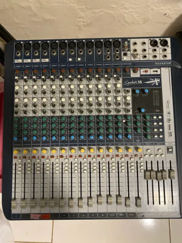Mesa de som Soundcraft Signature 16
