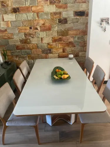 Mesa de jantar com 6 ótimas cadeiras 