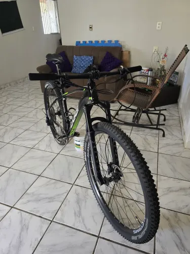 Bicicleta OGGI 7.4 2025 Tamanho 17