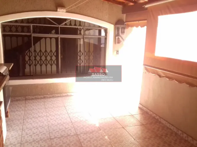 Alugo casa com 2 quartos na Mooca.