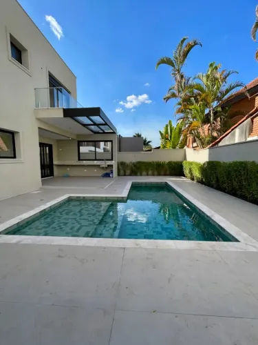 ALPHAVILLE | 276m² | 4 SUÍTES | LAZER | CONDOMÍNIO FECHADO