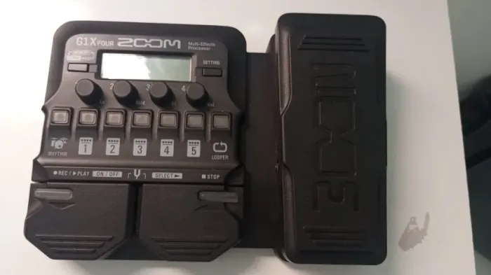 Pedaleira Zoom G1X Four em excelente estado, praticamente nova. (Guitarra)