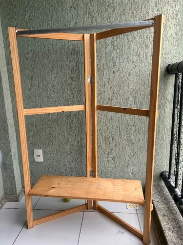 Arara de roupa dobrável