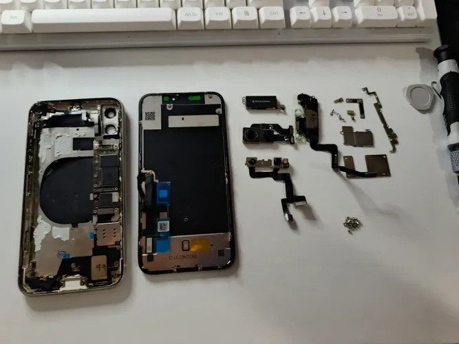 iPhone Linha 12/13 Para Retirada de Peças