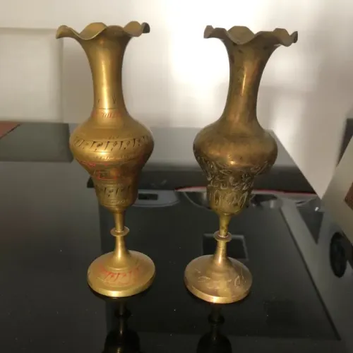 2 Vasos de metal gravado estilo indiano ou vintage