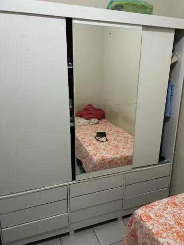 guarda roupa com portas de correr e espelho