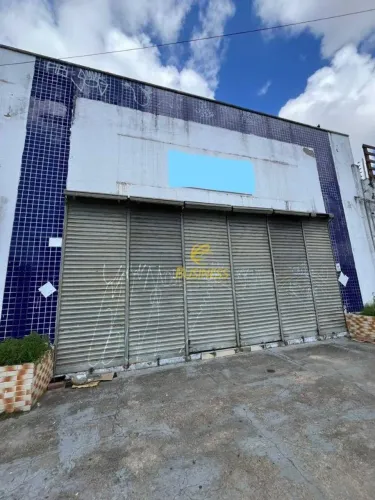 Prédio para alugar na Avenida Bezerra de Menezes, 650 m² por R$ 22.000/mês - Farias Brito 