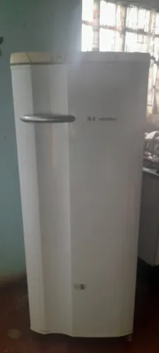 Vende-se Geladeira