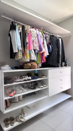 Móveis p closet em MDF branco 18mm fabricante Arauco medindo 2.00x0.50m com 03 gavetões