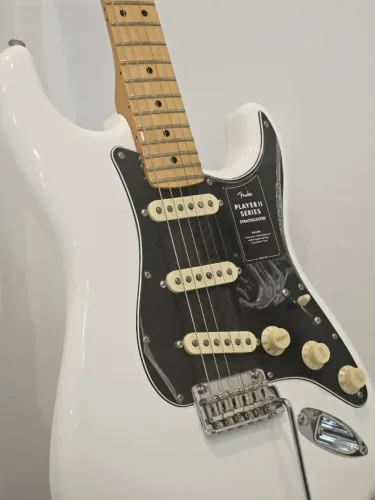 Guitarra Fender Player II