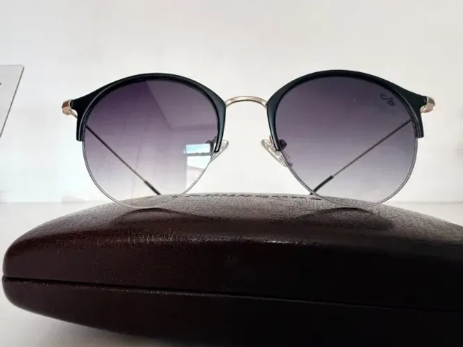 Óculos de Sol Chilli Beans Preto e Dourado com Lentes Degradê