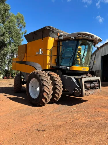 Colheitadeira Valtra BC7500 ano 2010 muito conservada