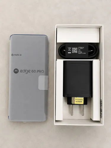 ? Motorola Edge 60 Pro 512GB Azul - Novo  