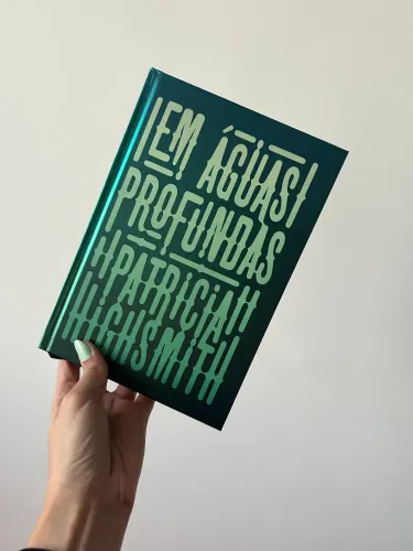 Livro Em águas profundas 