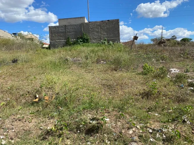 TERRENO NOS CAZUZINHAS
