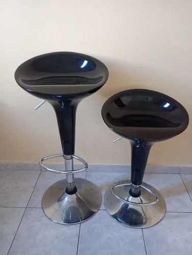 Banquetas giratórias com ajuste de altura