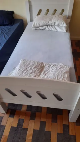 Duas camas q transformam em beliche