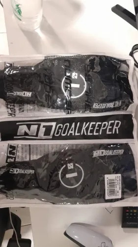 Vendo luva de goleiro profissional N*11