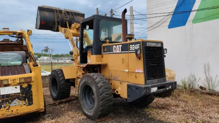 Pá carregadeira Caterpillar 924F ano 2002