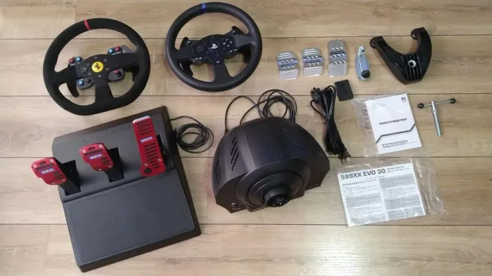 Thrustmaster T300 FERRARI integral T3PA+ mod Alcântara IMPECÁVEL