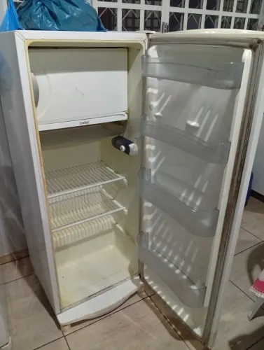 Vendo geladeira em bom estado