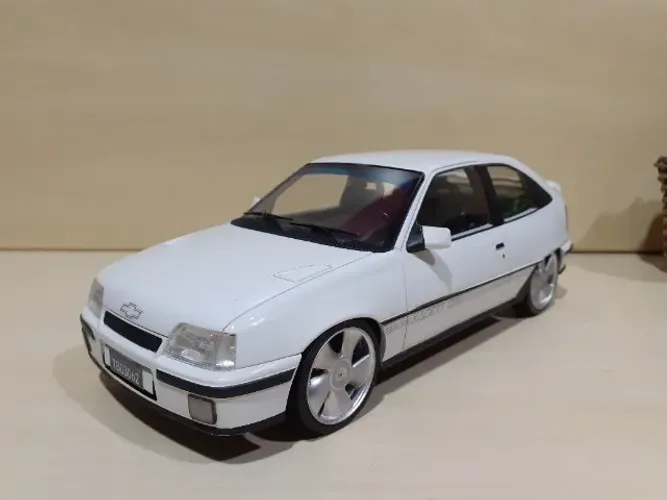 Miniatura Chevrolet Kadett Anos 90 1/18 Norev