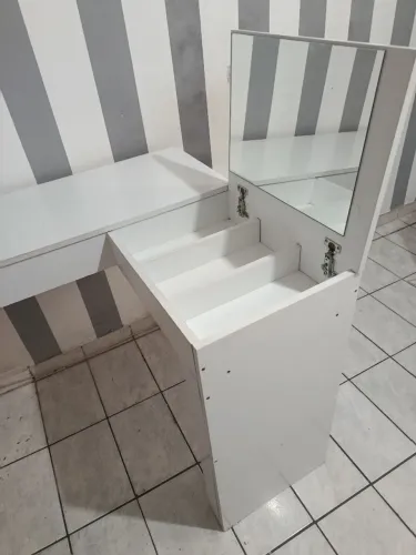 Penteadeira / escrivaninha 