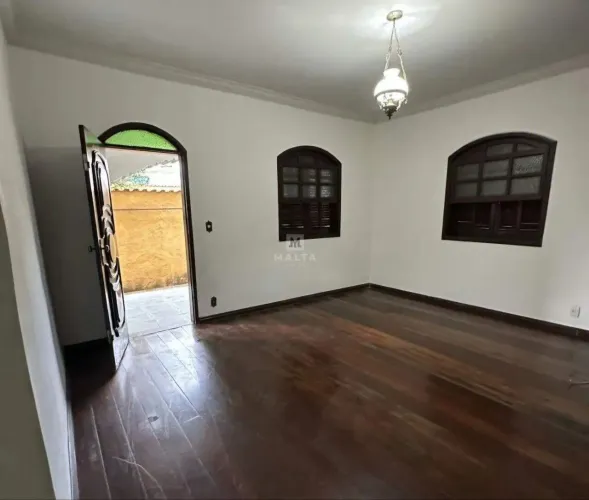 Casa 4 Quartos c/varanda no Palmeiras para Aluguel
