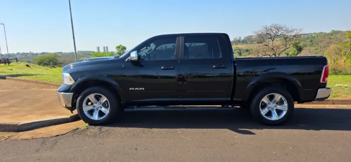Ram Classic Laramie 5.7 V8 16V Gasolina 4X4 Aut. 2022