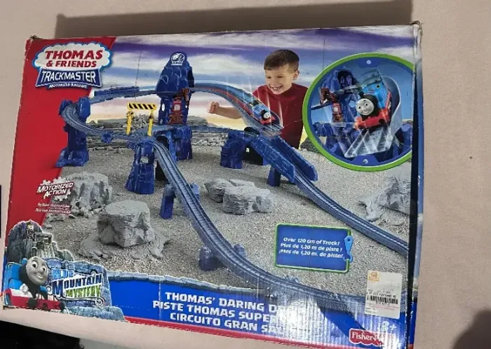 Thomas e seus amigos: Pedreira da montanha azul. O melhor brinquedo para as crianças!