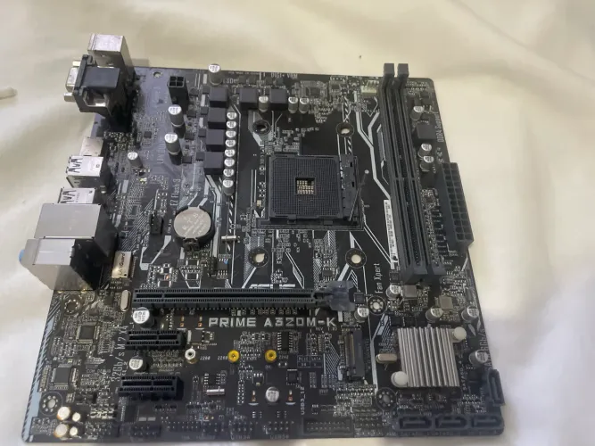 Placa mãe a320m(um slot da memória ram queimado)