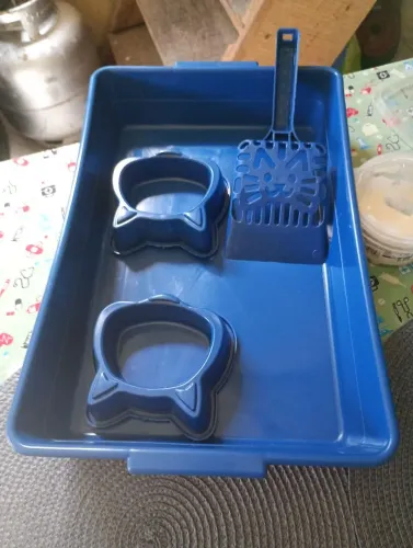 Kit para gatos acompanha bacia, comedouro e pá