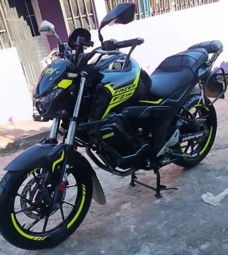 Fz15 2023 emplacada