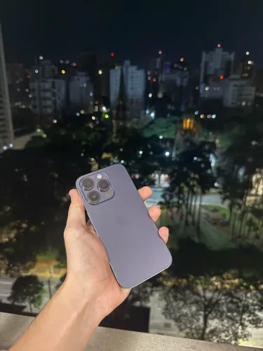 iPhone 14 Pro roxo