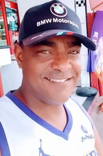 Sou ajudante de pedreiro alguém precisando estou a disposição.