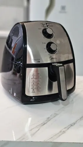 Fritadeira Air Fryer Midea 4L Inox e Preta - Usada