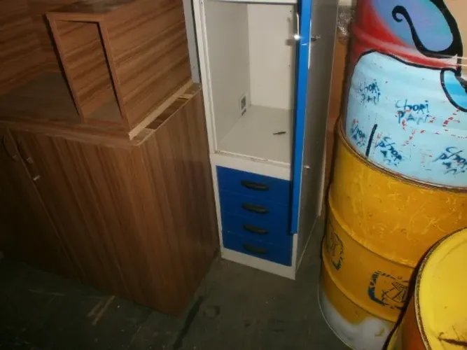 armário de chapa - vestiário ou escritório - com 1 porta e gavetas