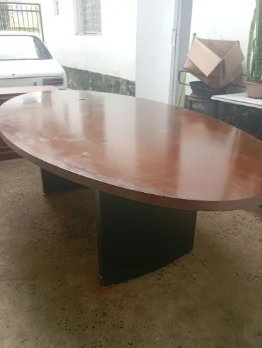 Mesa oval pra diversos ambientes