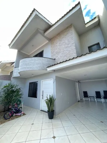Lindo sobrado no bairro Alto Alegre com 03 quartos