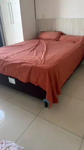 Cama de Casal bem conservada