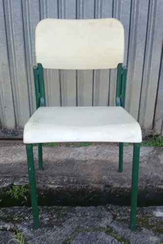 Cadeira Retrô Escolar Anos 90 Bege e Verde<br>