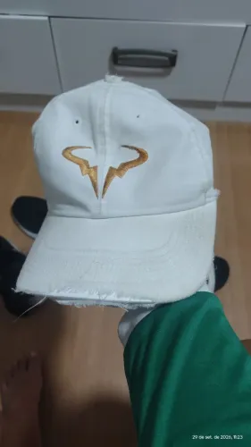 Vende-se boné Nadal dourado
