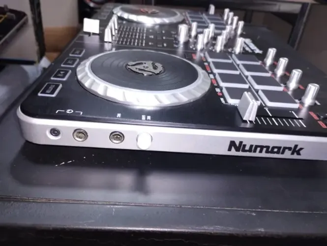 Controladora Numark Mixtrack Pro 2