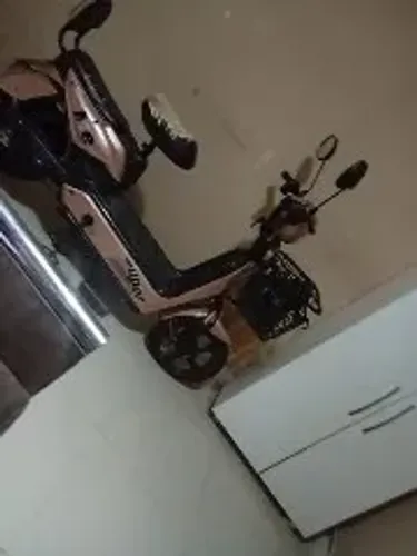 Vendo Moto Elétrica, está com defeito.
